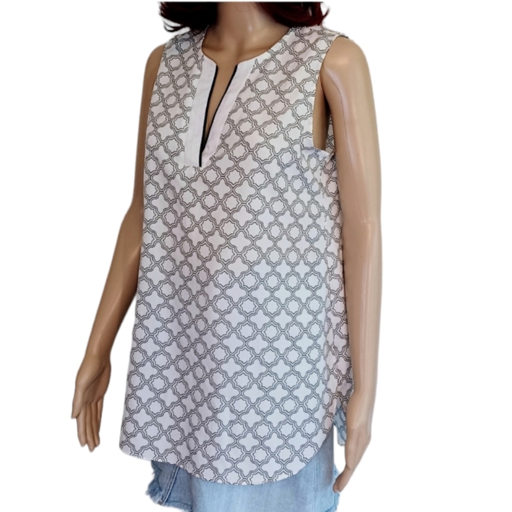 White House Black Market Graphic Sleeveless Top - Size Small